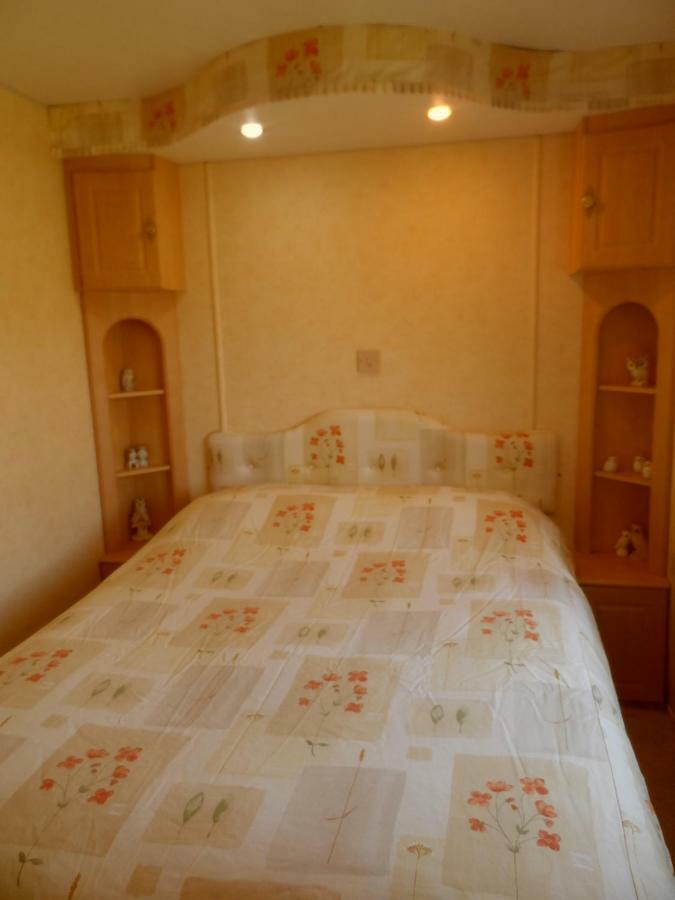 Luxury Mobile Home Near Perranporth Situated On A Quiet Farm Truro Exterior foto
