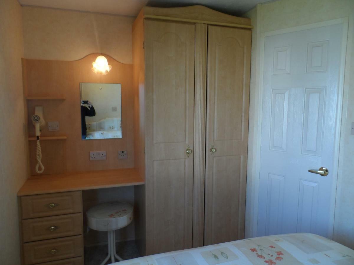 Luxury Mobile Home Near Perranporth Situated On A Quiet Farm Truro Exterior foto